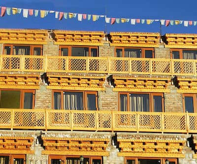 https://imgcld.yatra.com/ytimages/image/upload/t_hotel_yatra_city_desktop/v1422353465/Domestic Hotels/Hotels_Leh/Hotel Himalayan Residency/Overview.jpg